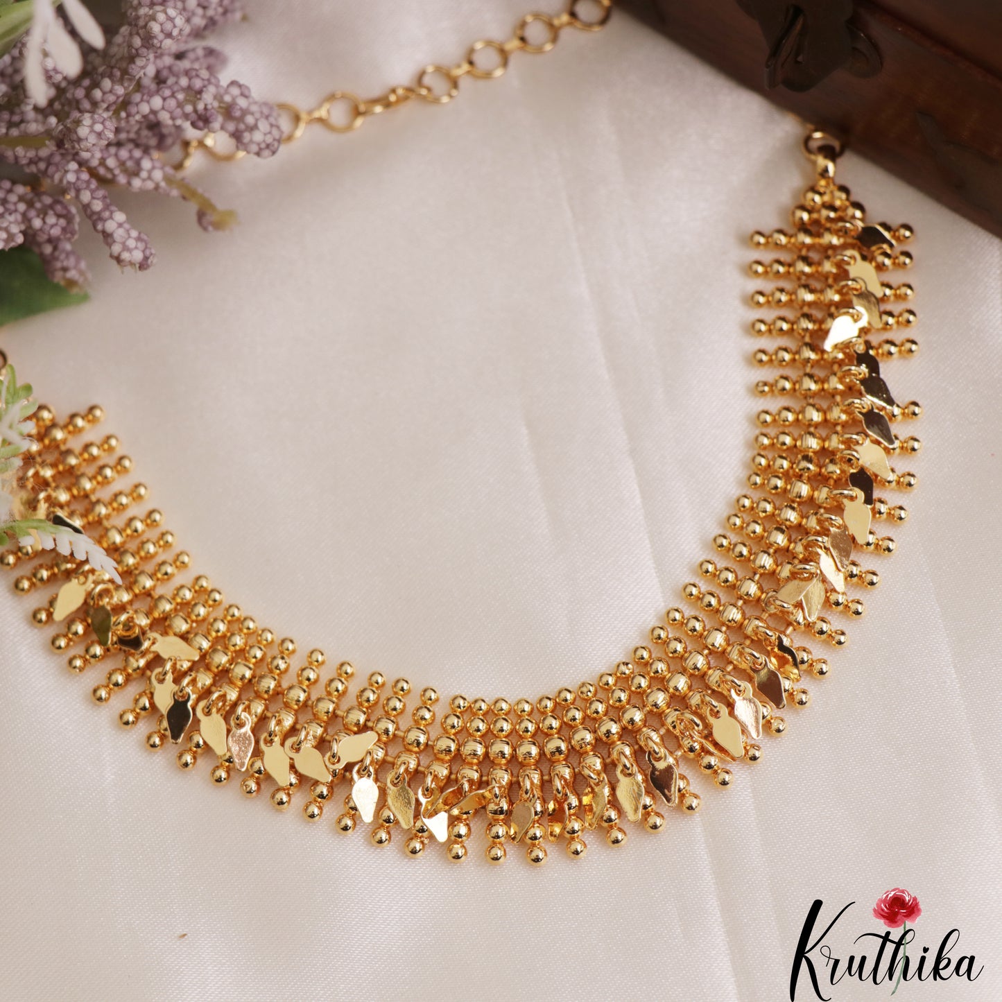 Pretty Gold-Tone Gold Beaded Choker NC3098