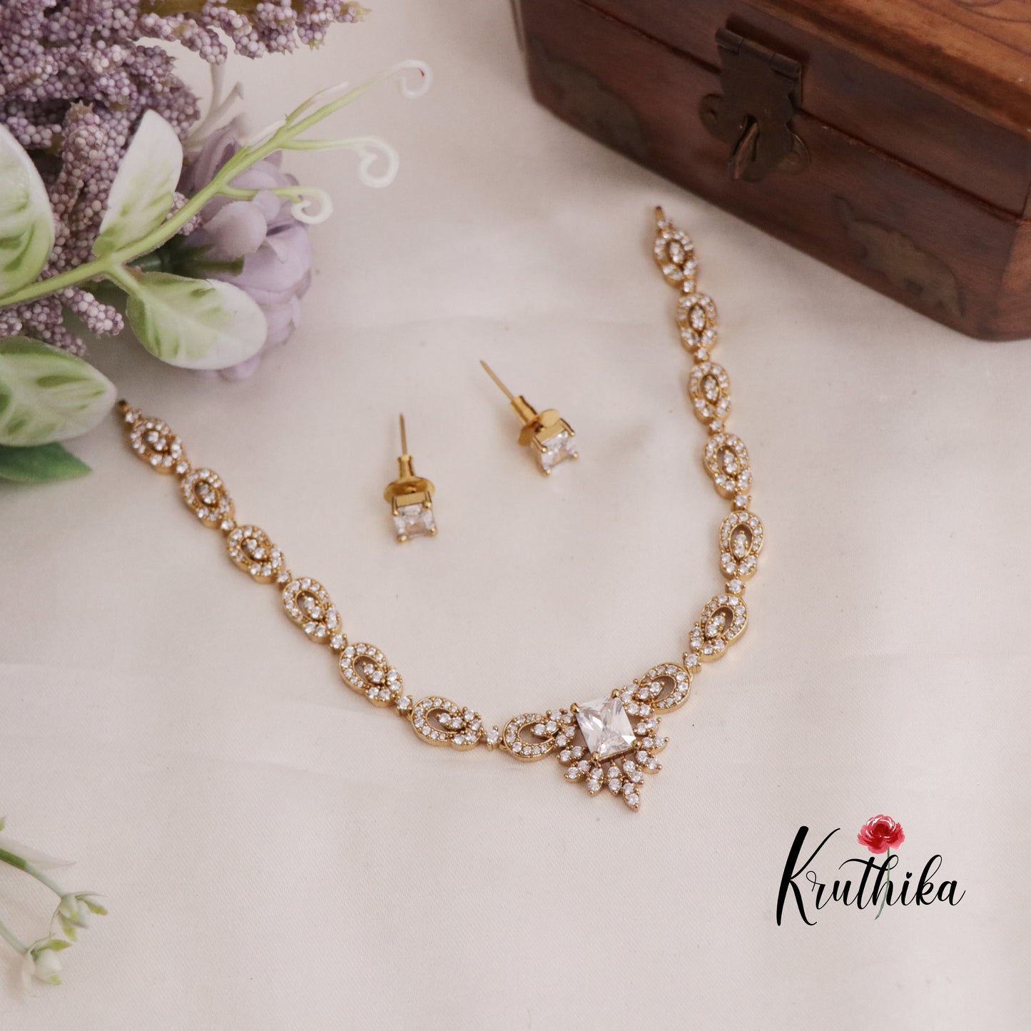 Simple CZ Sparkling Victorian Necklace NC2403