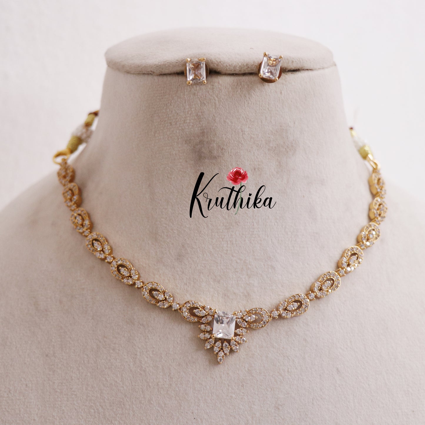 Simple CZ Sparkling Victorian Necklace NC2403