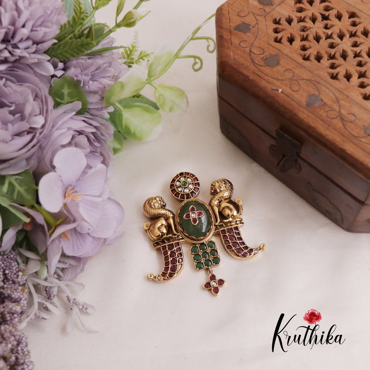 Beautiful Simha Motif Kemp Puligoru Pendant PS238