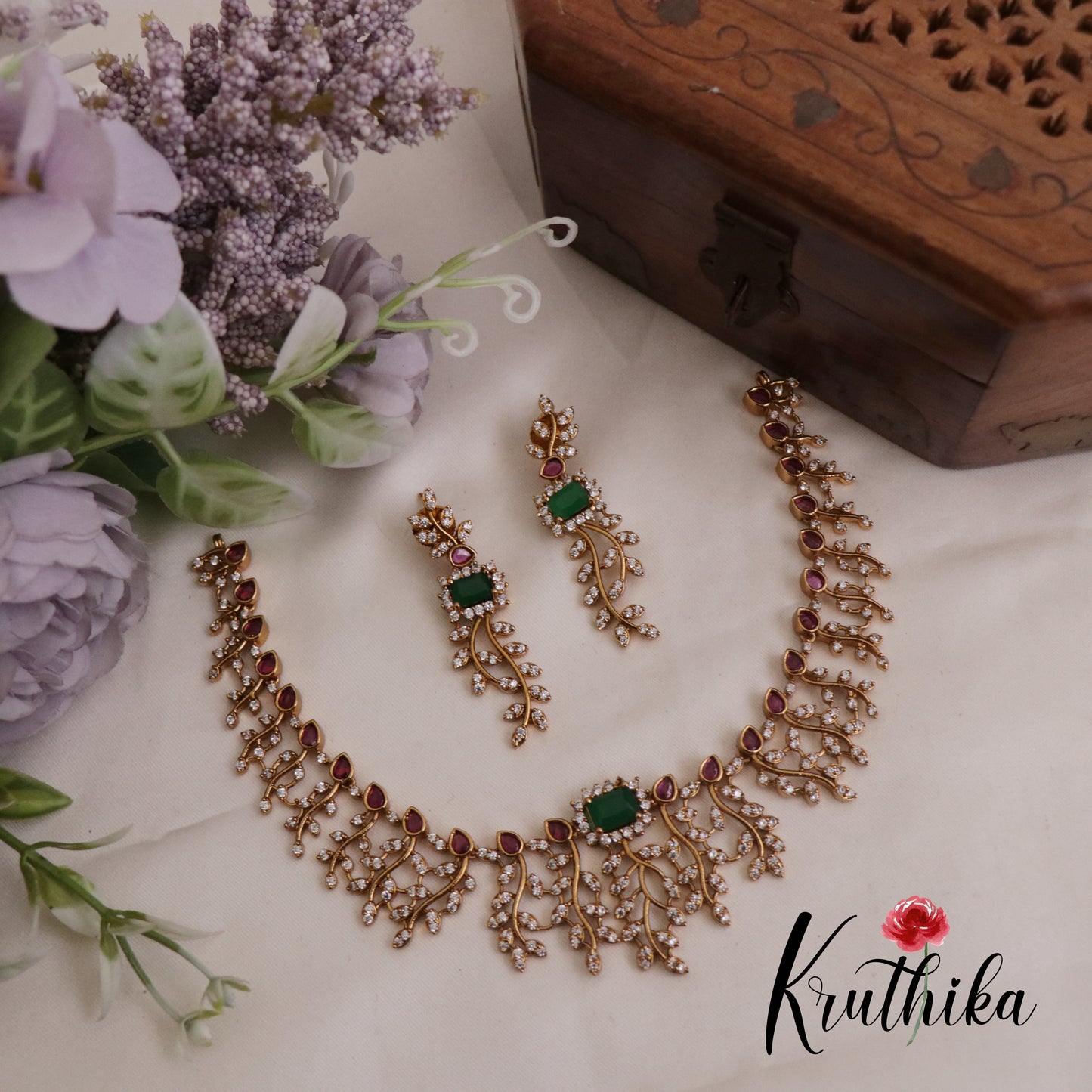 Simple AD Leaf Floral Victorian Necklace NC2376 (Available in 2 Colours)