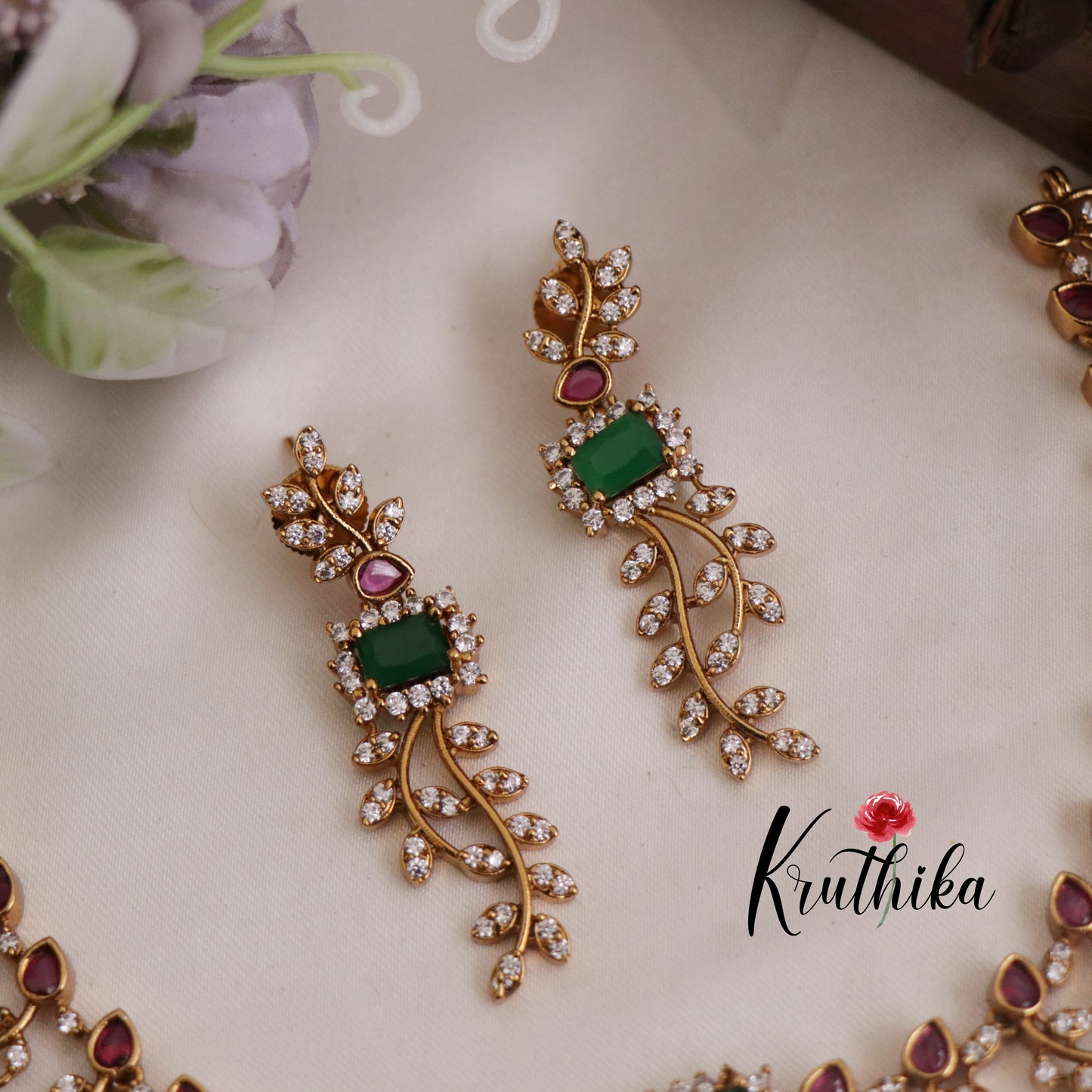 Simple AD Leaf Floral Victorian Necklace NC2376 (Available in 2 Colours)