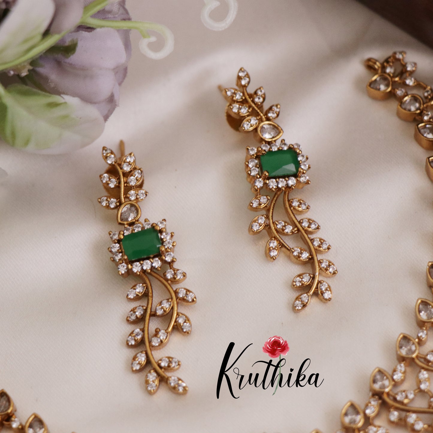 Simple AD Leaf Floral Victorian Necklace NC2376 (Available in 2 Colours)