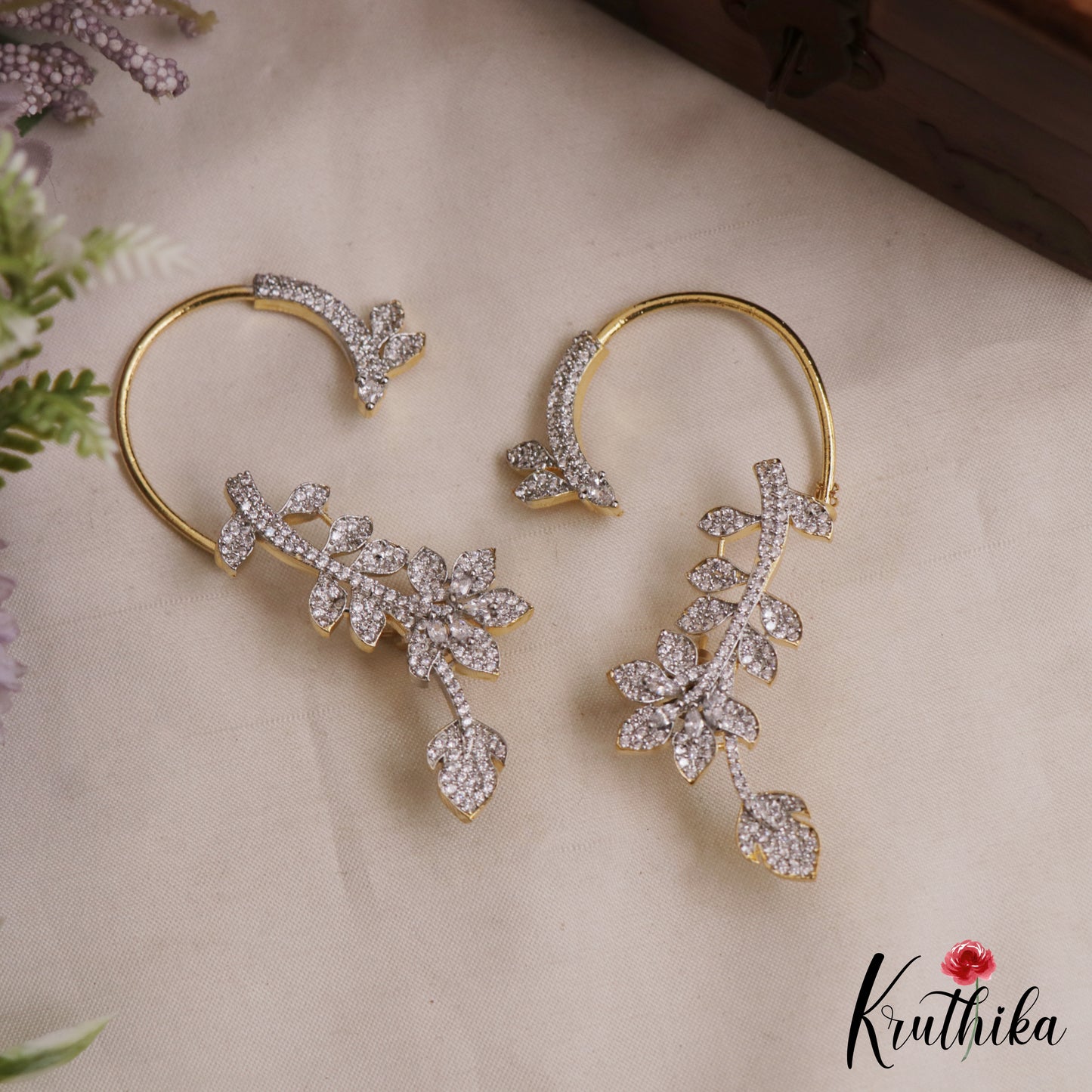 Sparkling Floral Leaf Motifs Gold-Tone AD Ear Cuff E1175