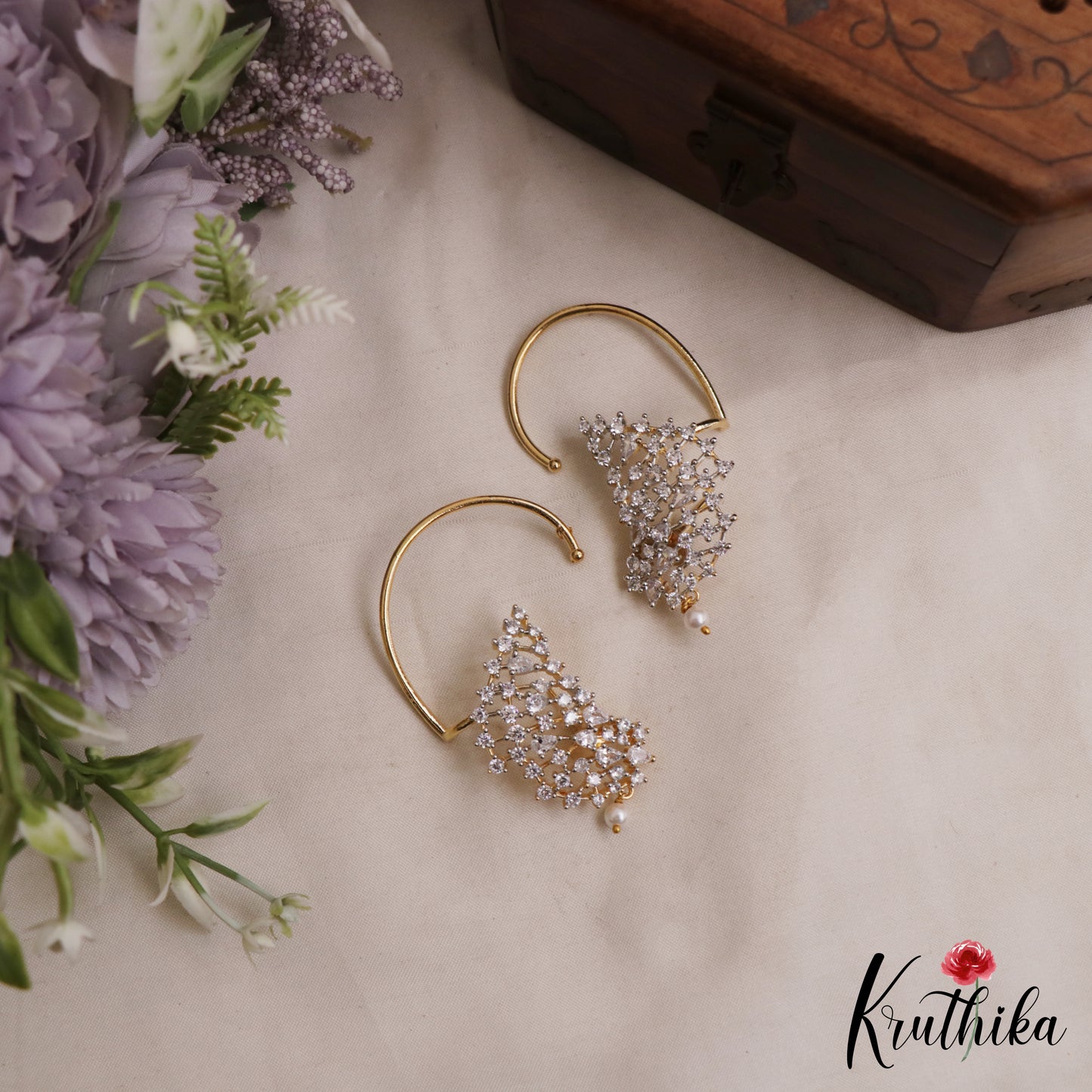 Elegant Teardrop Motifs Gold-Tone AD Ear Cuff E1176