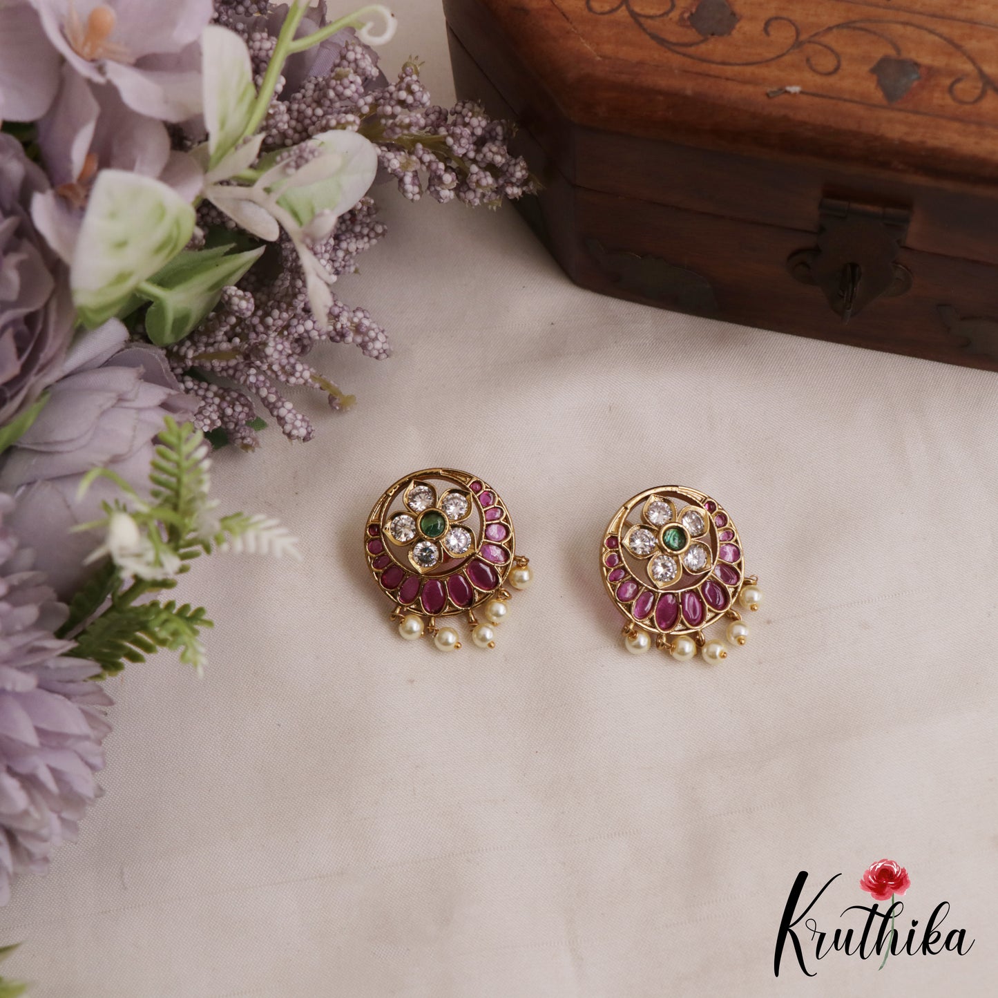 Elegant Floral Motif Kemp Stud Earrings With Pearl Drops E1168