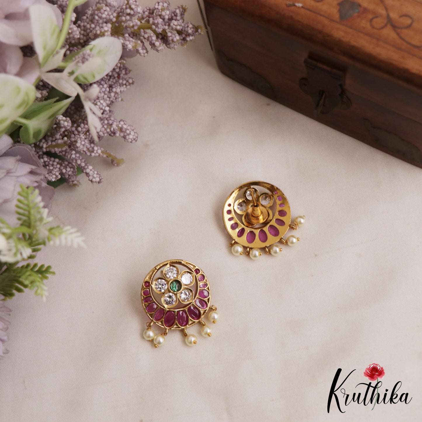 Elegant Floral Motif Kemp Stud Earrings With Pearl Drops E1168