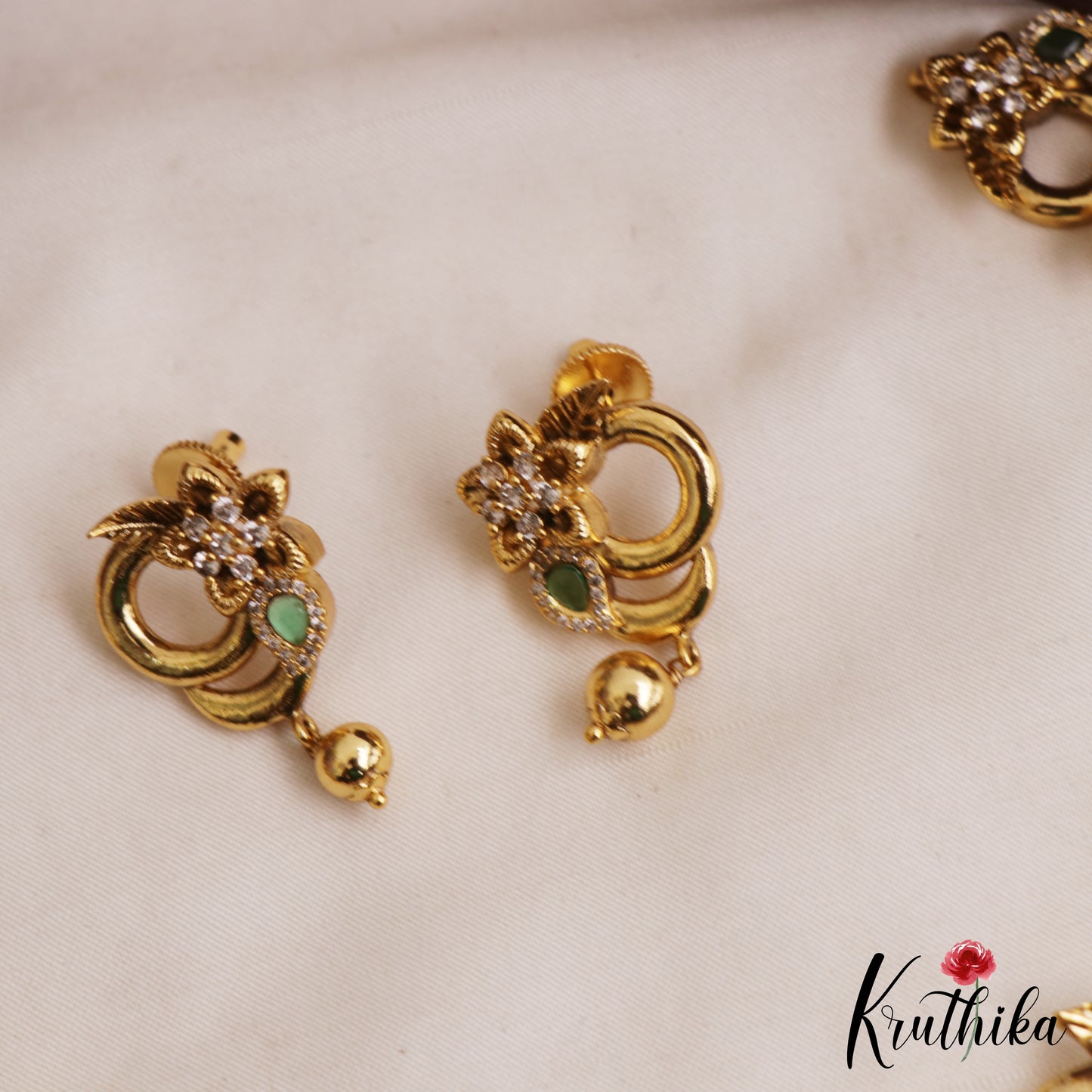 Classic Antique Floral Motifs Necklace NC3071