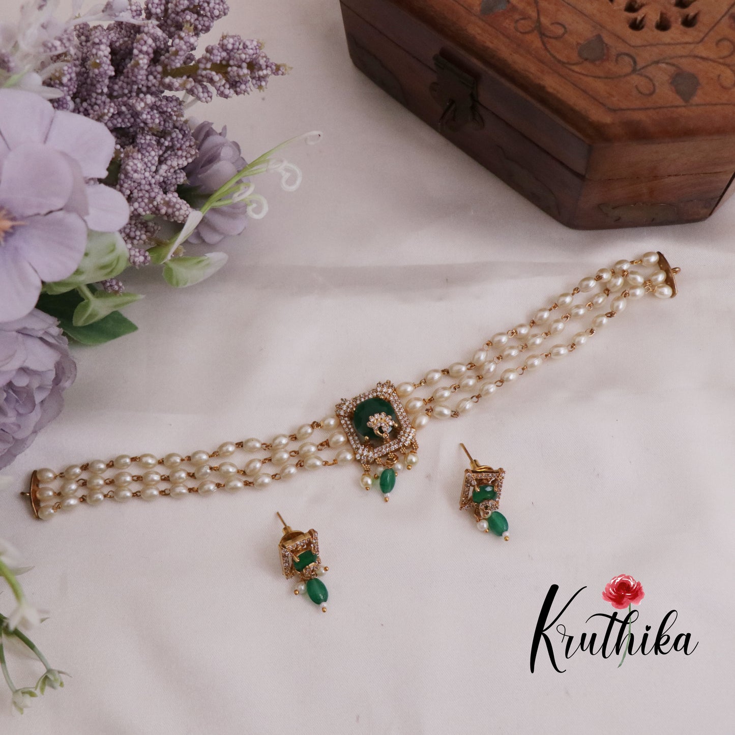 Trendy CZ Victorian Pendant Pearls Choker NC2390 (Available in 2 Colours)