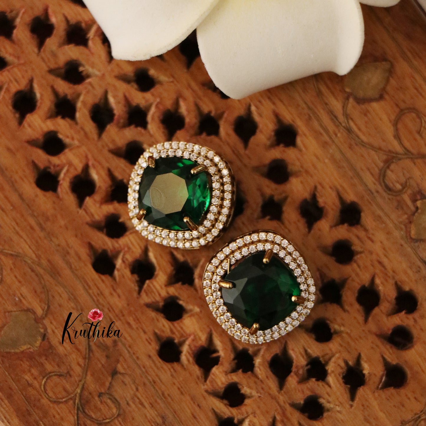 Pretty AD/Victorian Necklace-Green NC1244