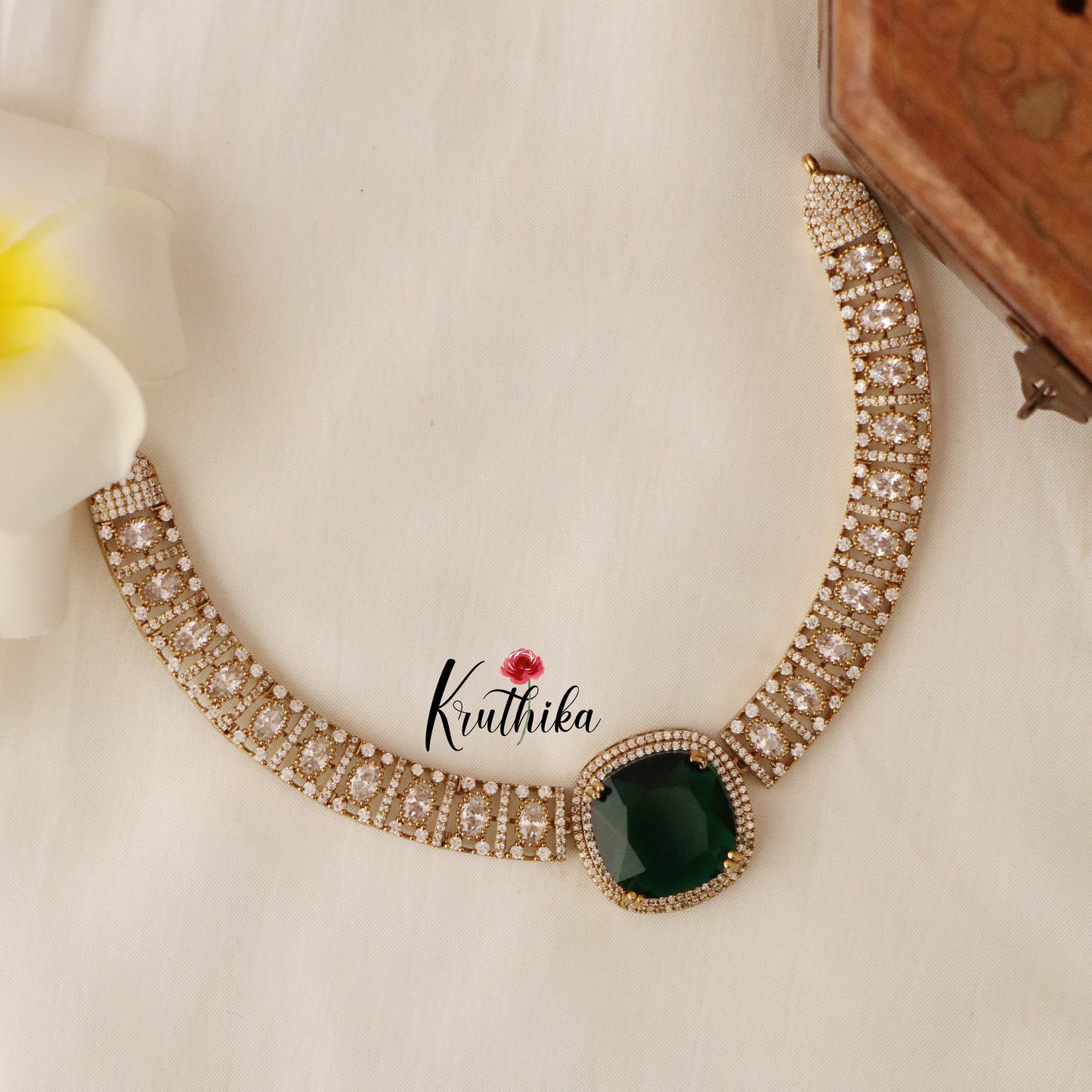 Pretty AD/Victorian Necklace-Green NC1244