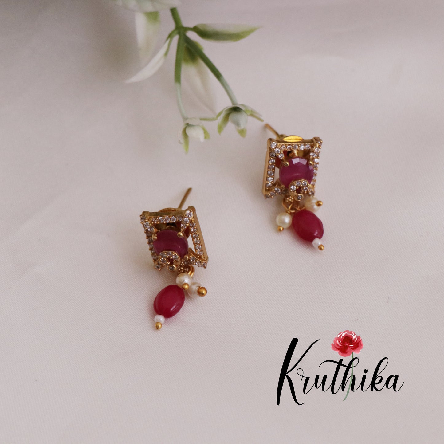 Trendy CZ Victorian Pendant Pearls Choker NC2390 (Available in 2 Colours)