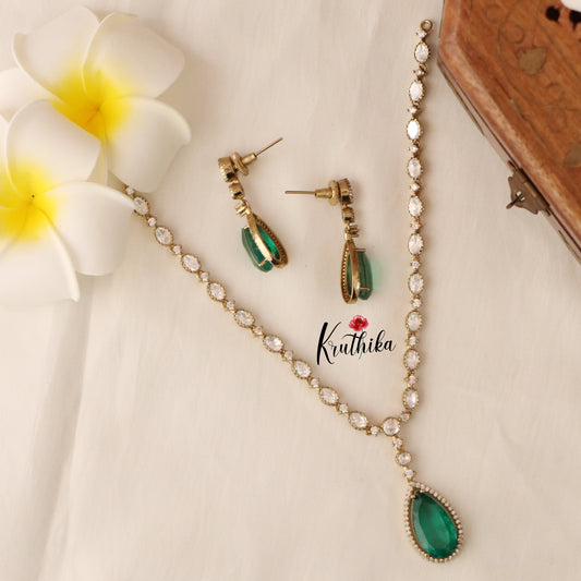 Pretty AD/Victorian Necklace- Green NC1246