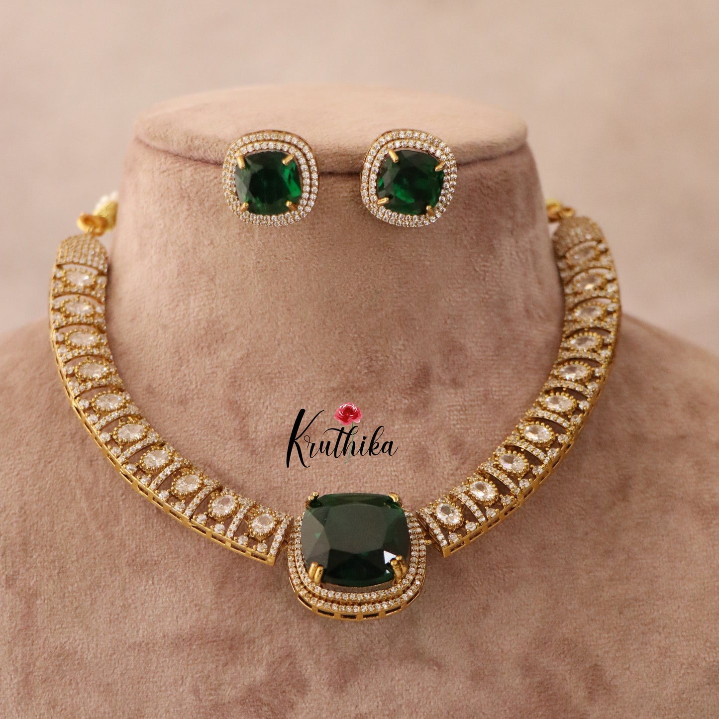 Pretty AD/Victorian Necklace-Green NC1244