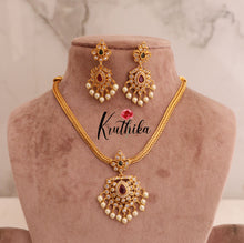 Simple Cutwork Chain Set NC1739