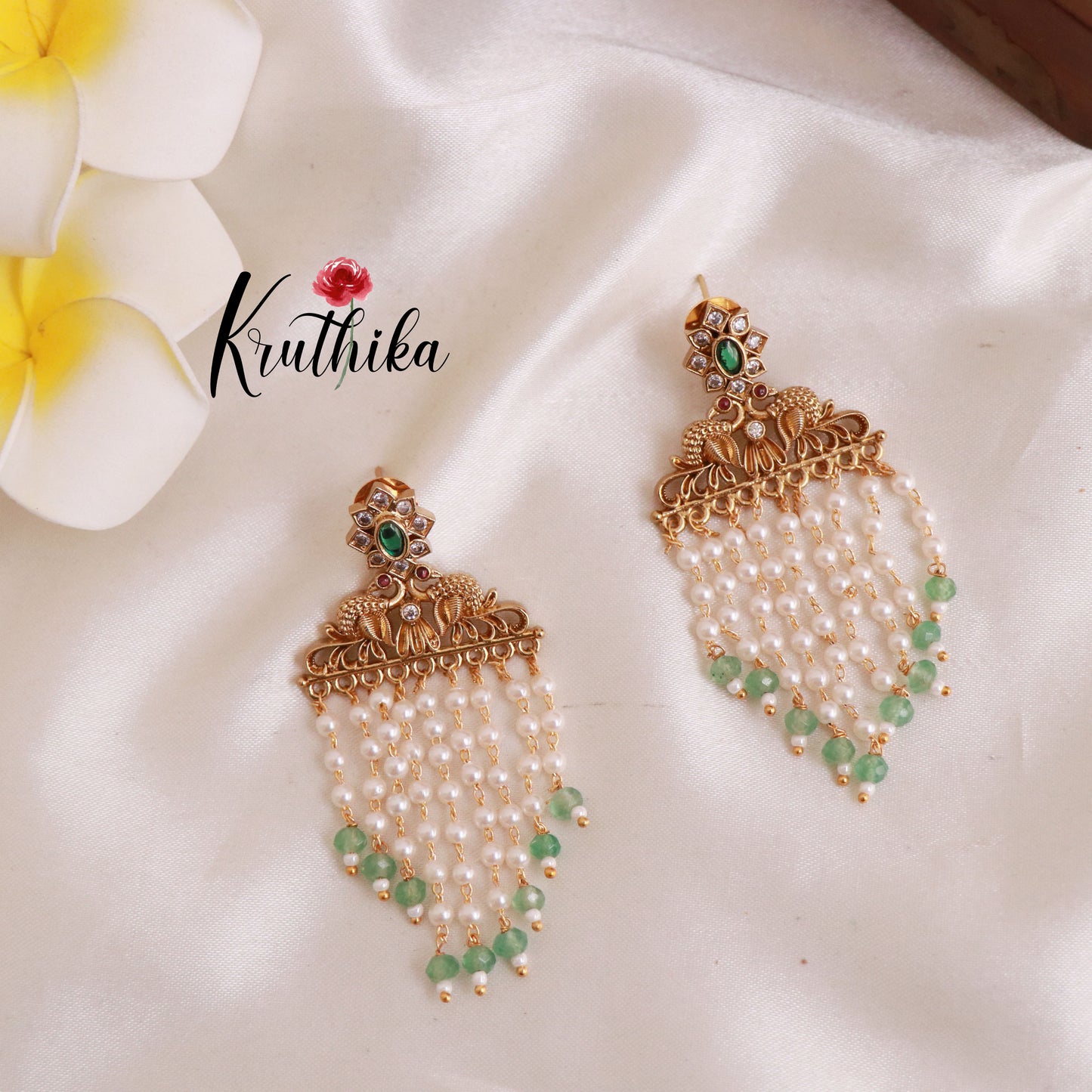 Trendy Peacock Pearl hanging Earrings E456