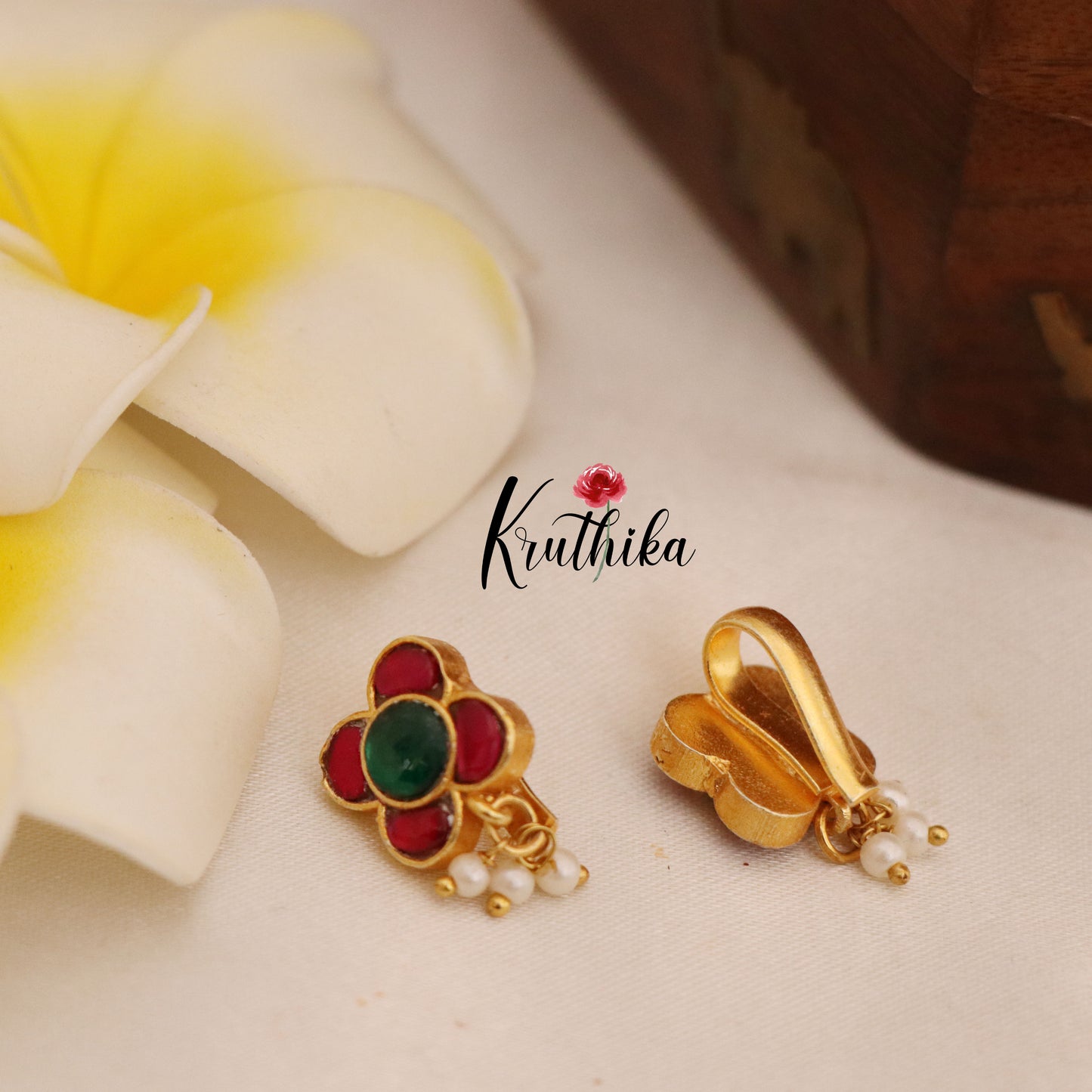 Beautiful Jadau Earcuffs | upper earrings | Bugadi Earrings E434