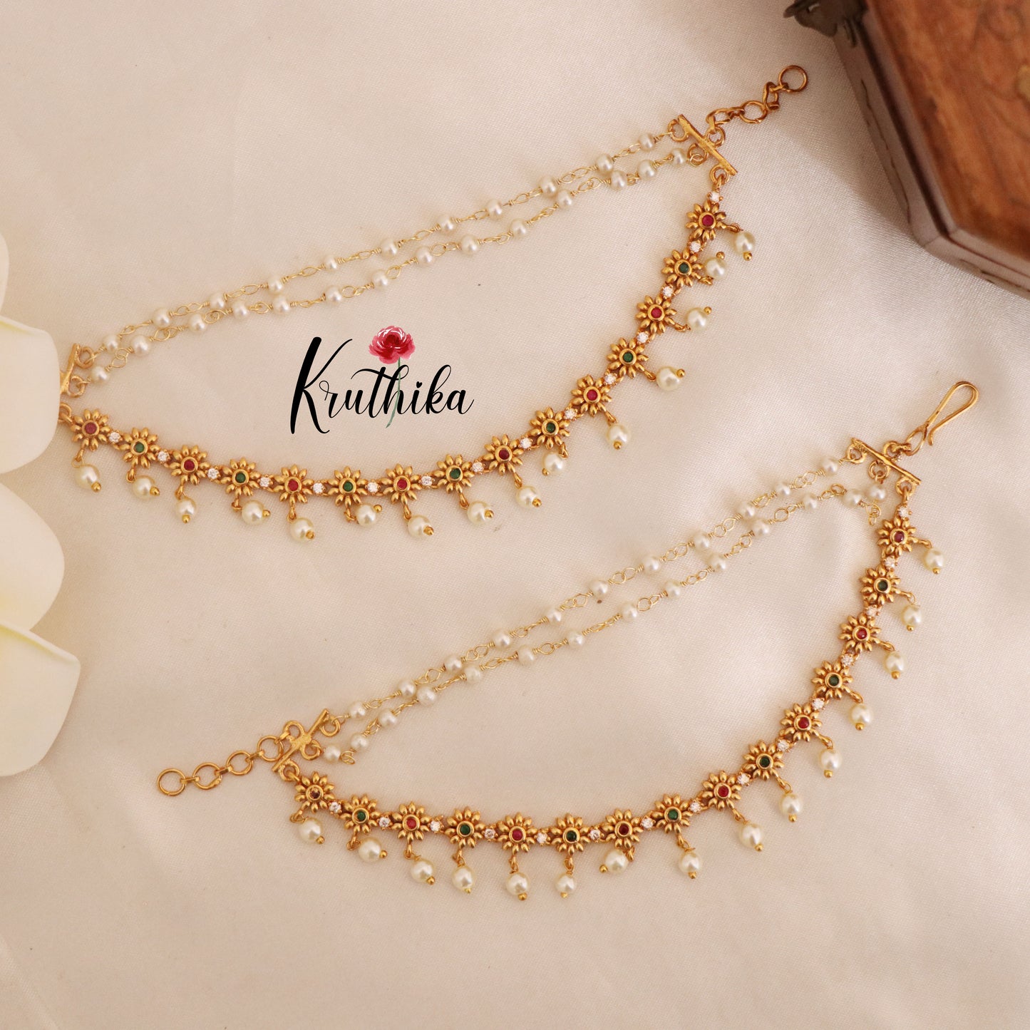 Pretty multi stone Flower style earchain EC68