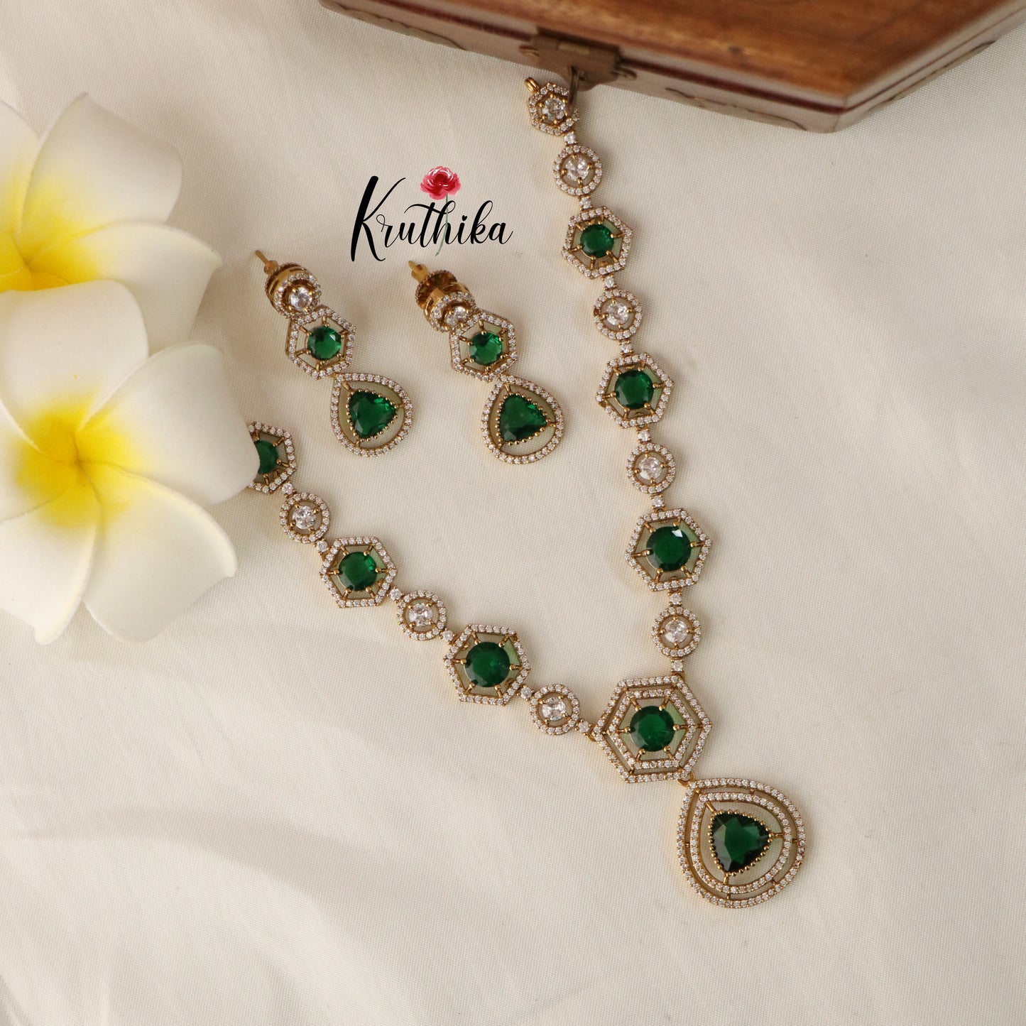 Pretty AD/Victorian Necklace NC1466( Available in 4 colours)