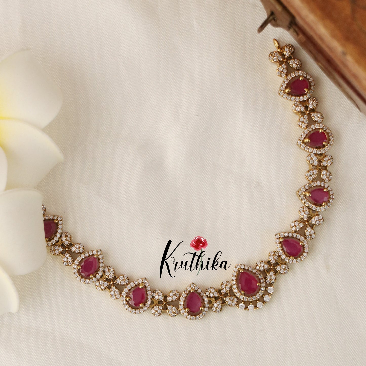 Simple Victorian Necklace NC1467( Available in 2 colours)