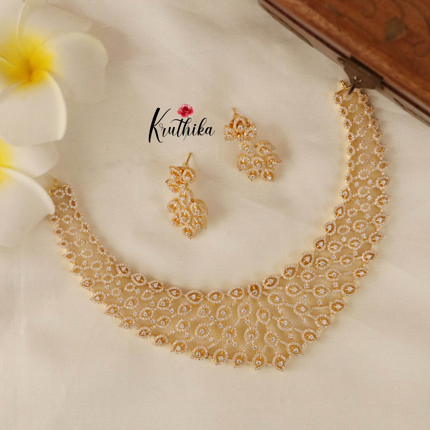 Gorgeous CZ Leaves Necklace- Gold Polish NC1678