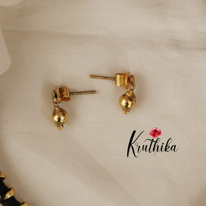 Simple Black Thread Necklace with golden beads NC1683