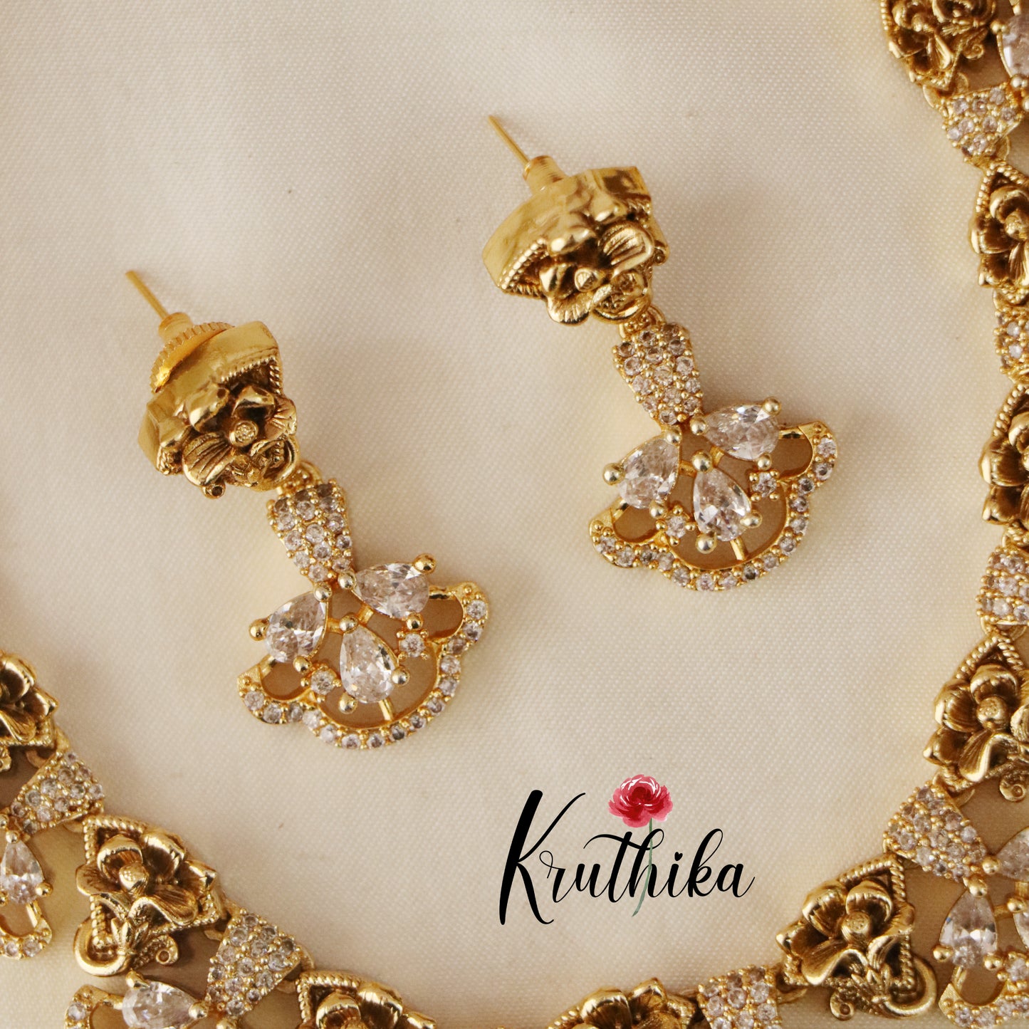 Trendy Simple Flower Necklace NC1690