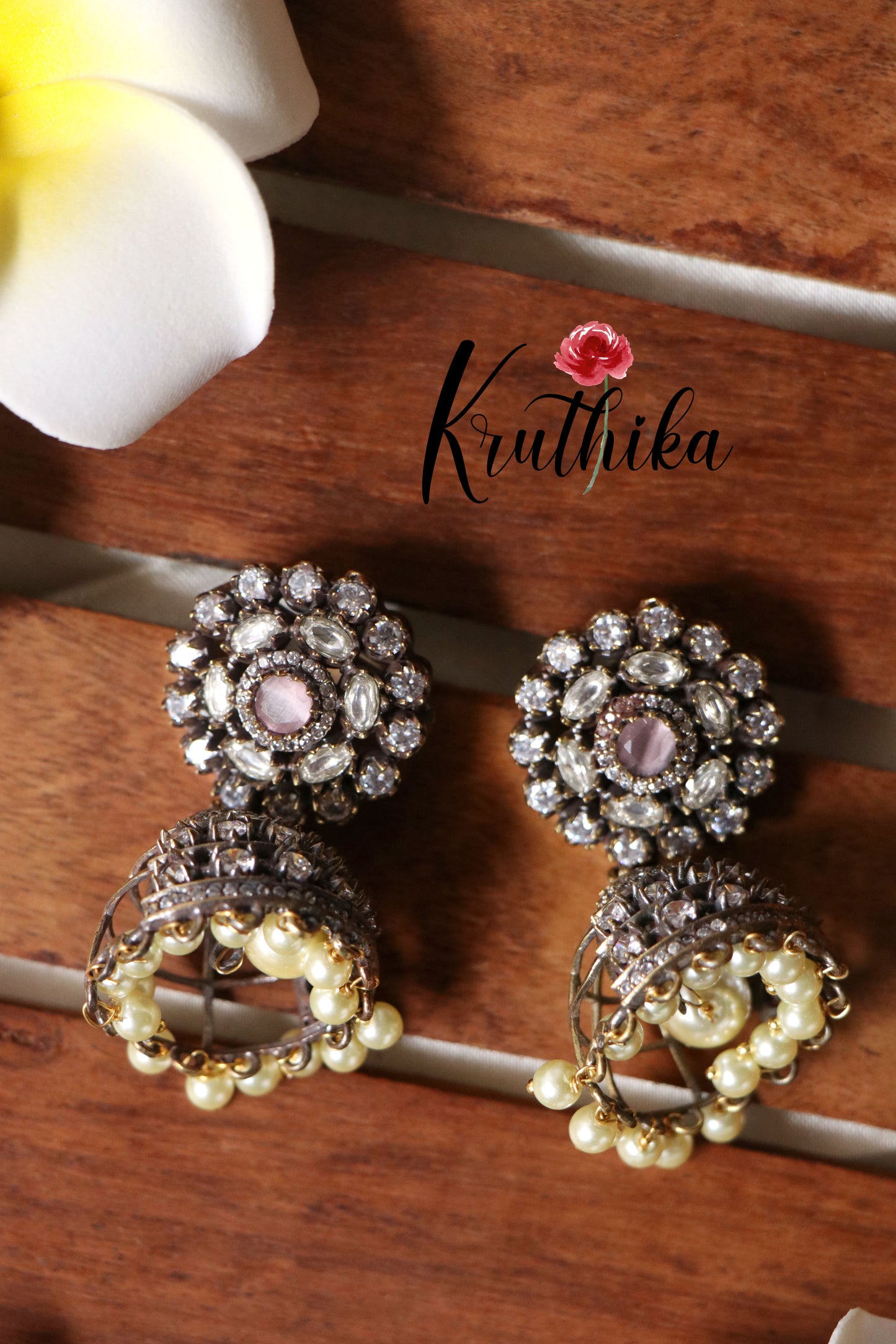 Pretty Victorian Jhumkas EC380