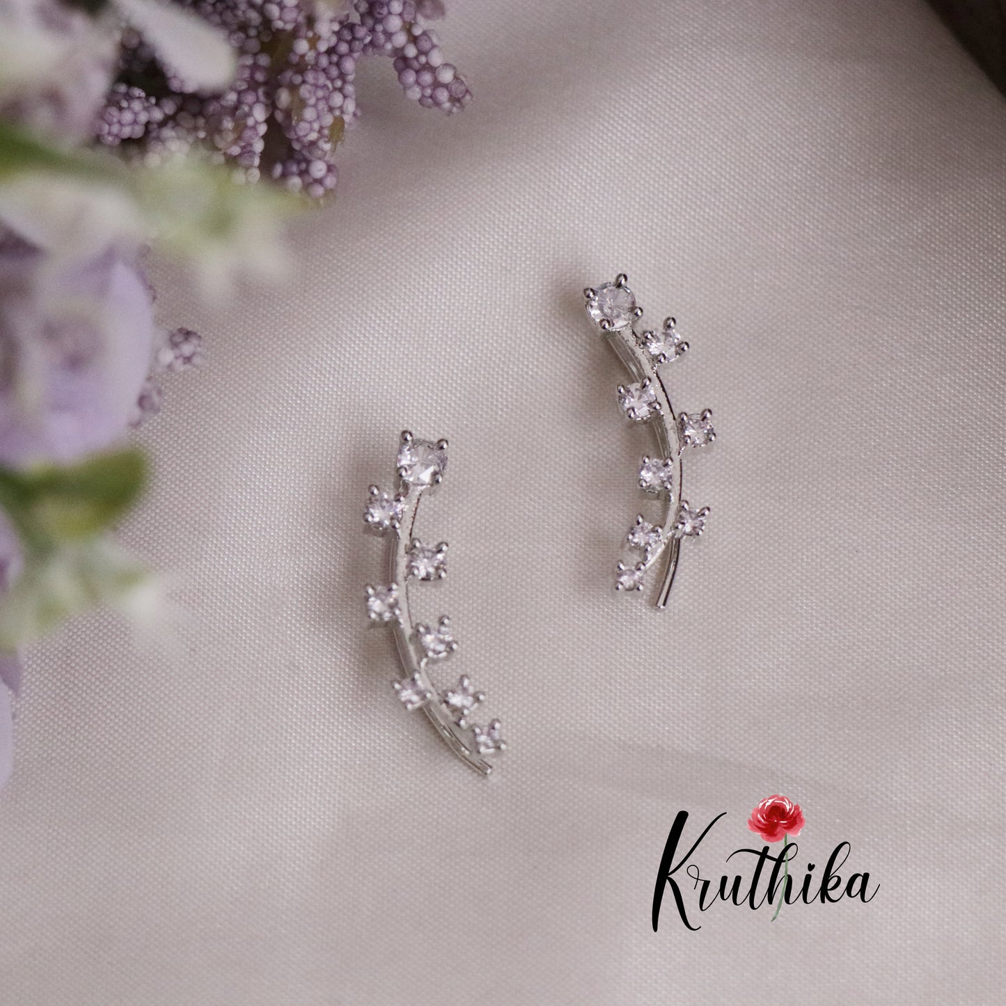 Beautiful Sparking CZ  Moonlit Blossom Curve Earcuff  E443