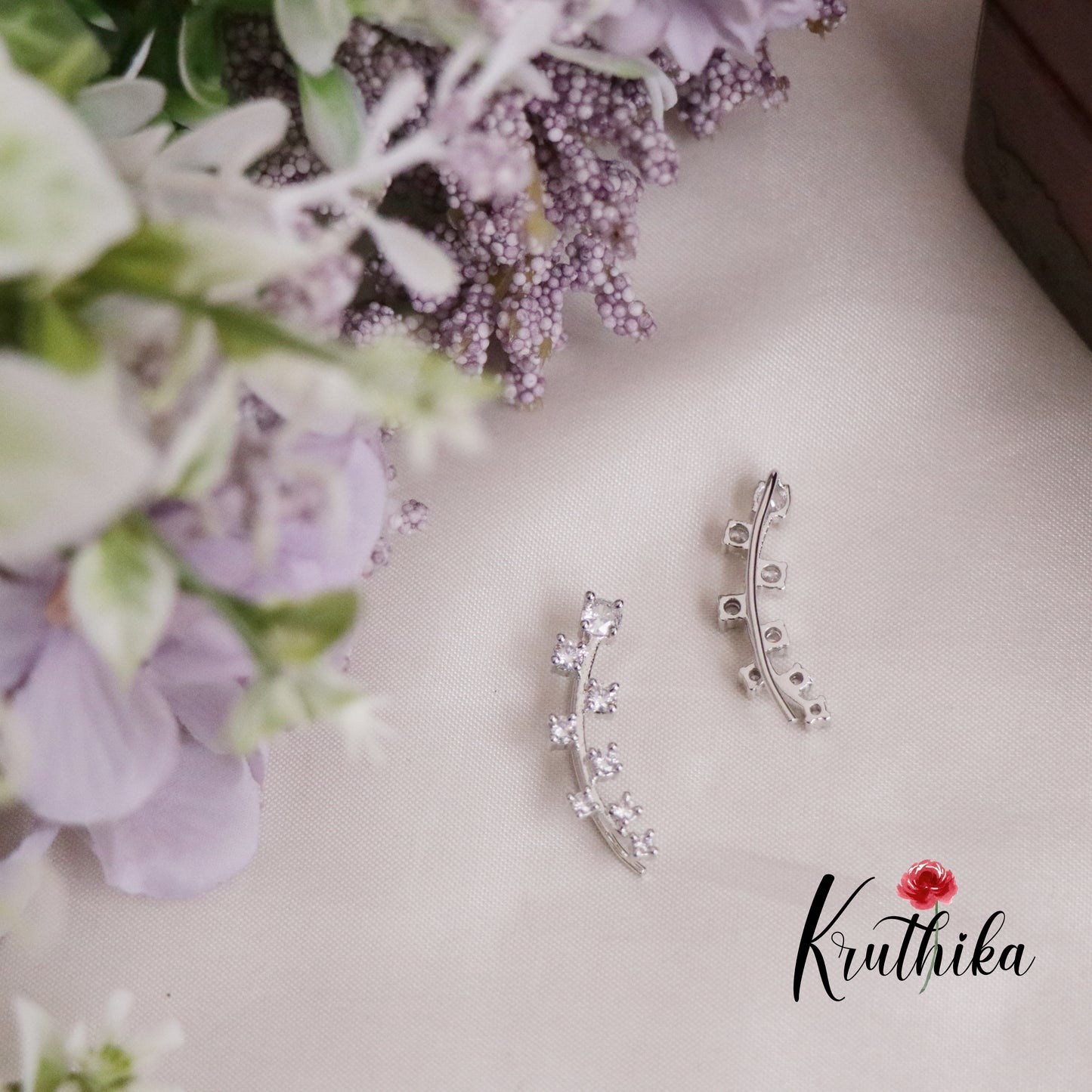 Beautiful Sparking CZ  Moonlit Blossom Curve Earcuff  E443