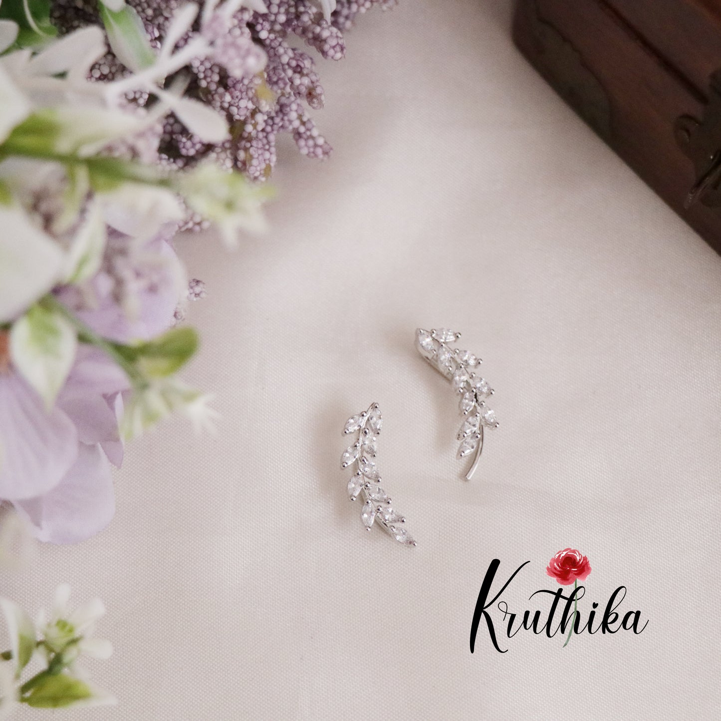 Gorgeous CZ Sparking Leaf Climbers Earcuff E444