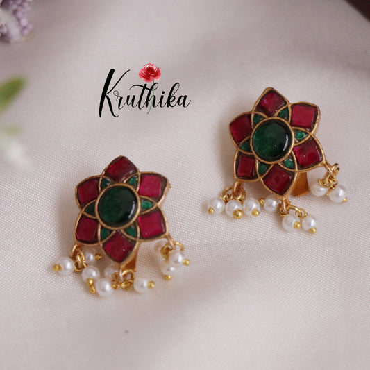 Beautiful floral Jadau Earcuffs | upper earrings | Bugadi Earrings E449 (Available in 2 Colours)