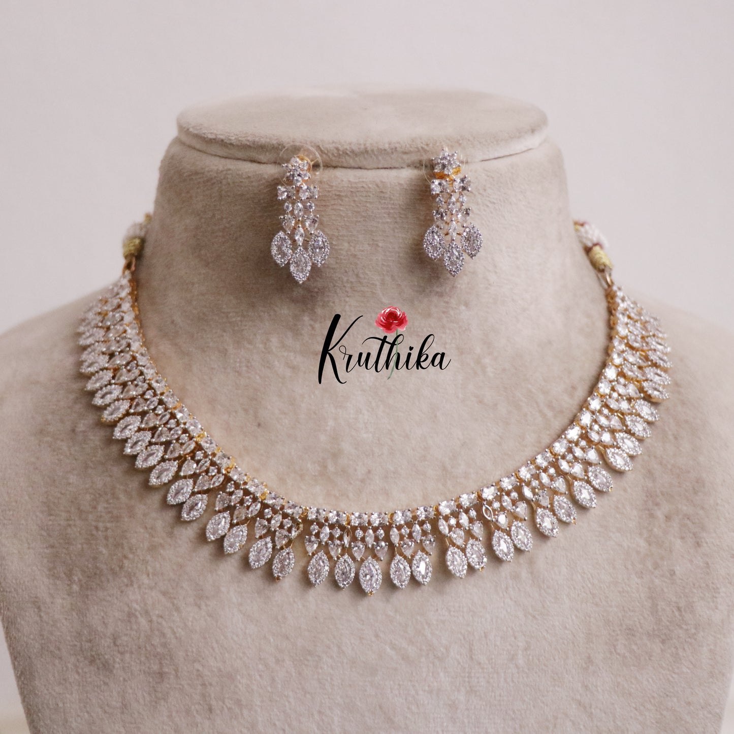 Classic Sparking CZ Zircon Leaf Cascade Neckalce NC2149