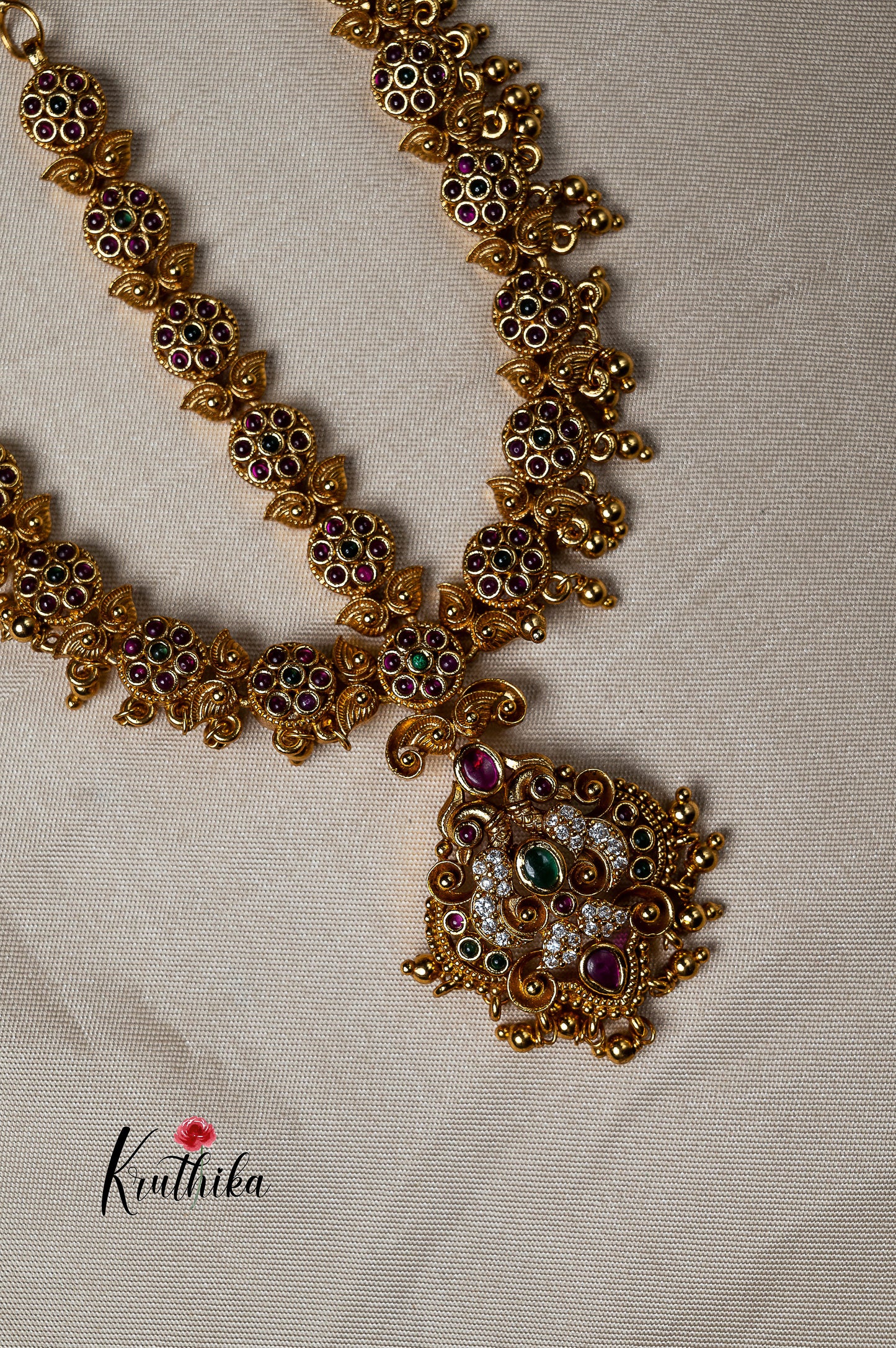 Antique peacock Daamini MT116