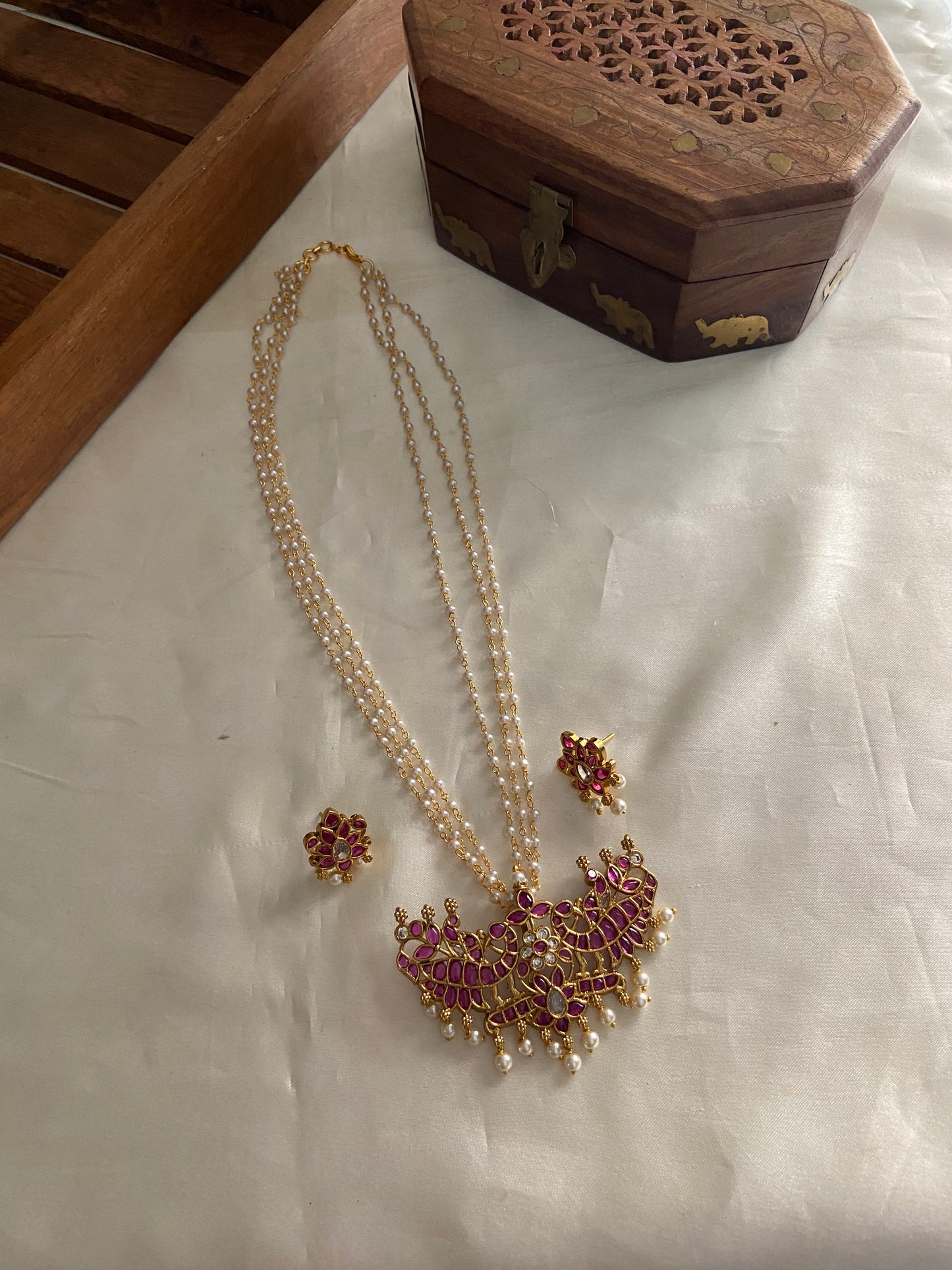 Pearls chain with kemp pendant NC857