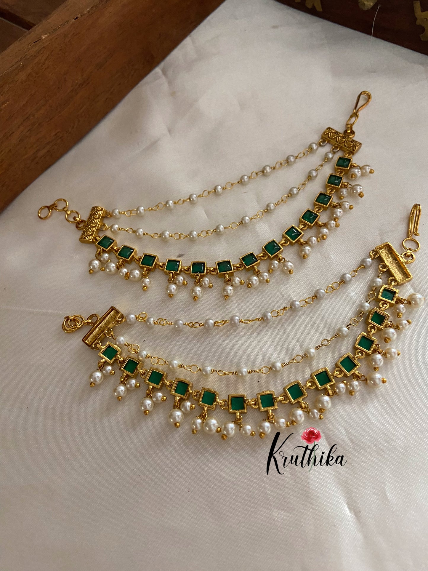 Emerald earchains EC20