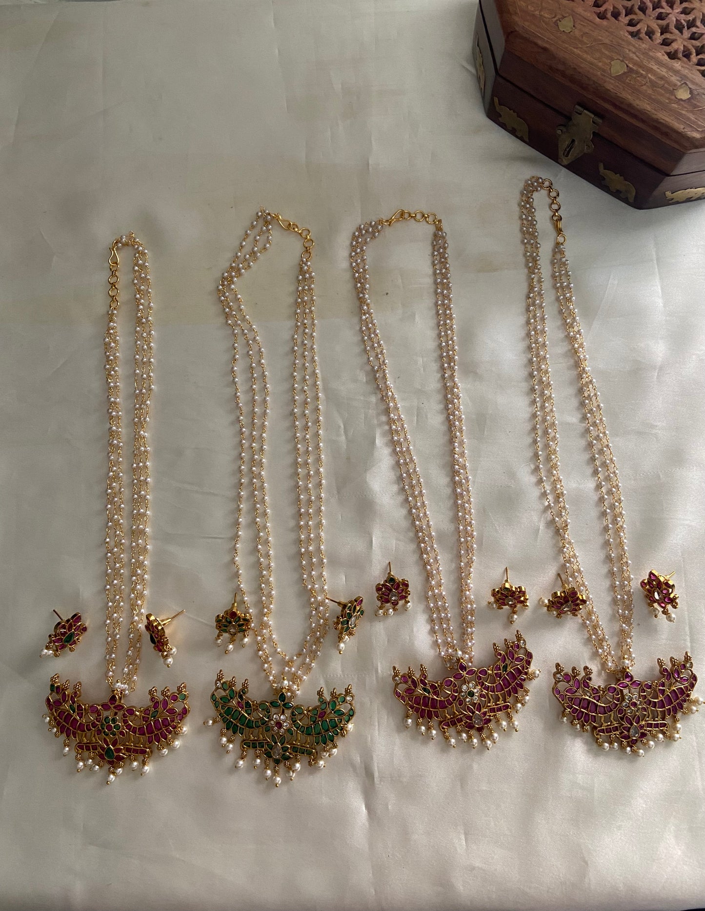 Pearls chain with kemp pendant NC857