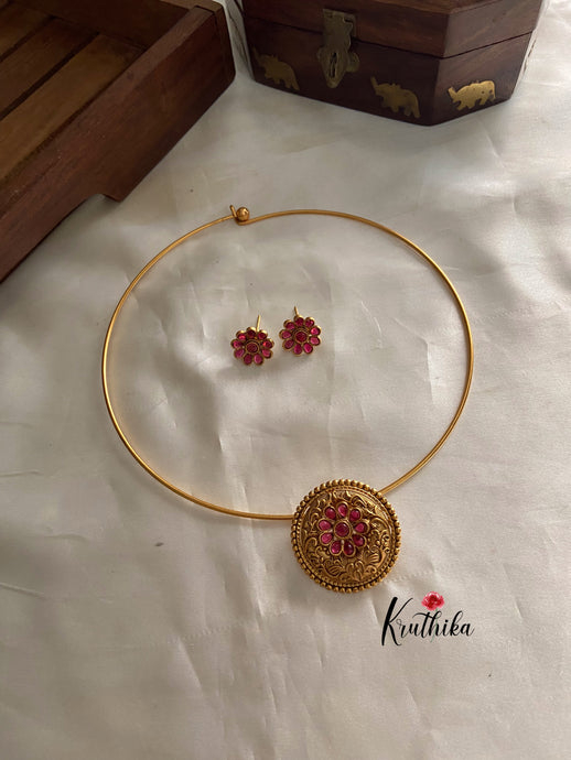 Pipe necklace with matte flower pendant NC862