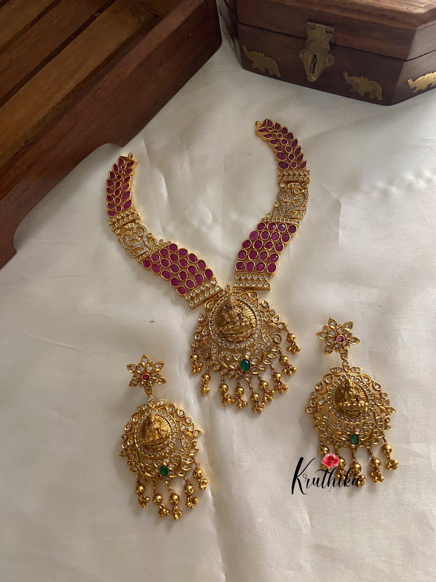 Premium polish Oval Kemp Stones Lakshmi Necklace NC382