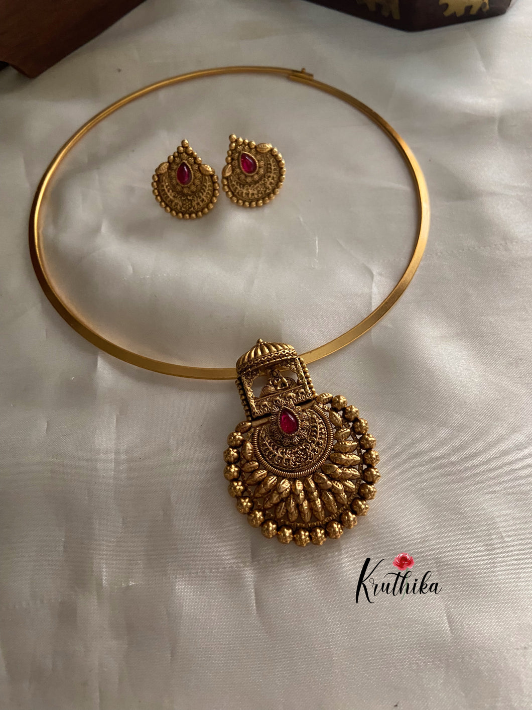 Pipe necklace with pallaki pendant NC863