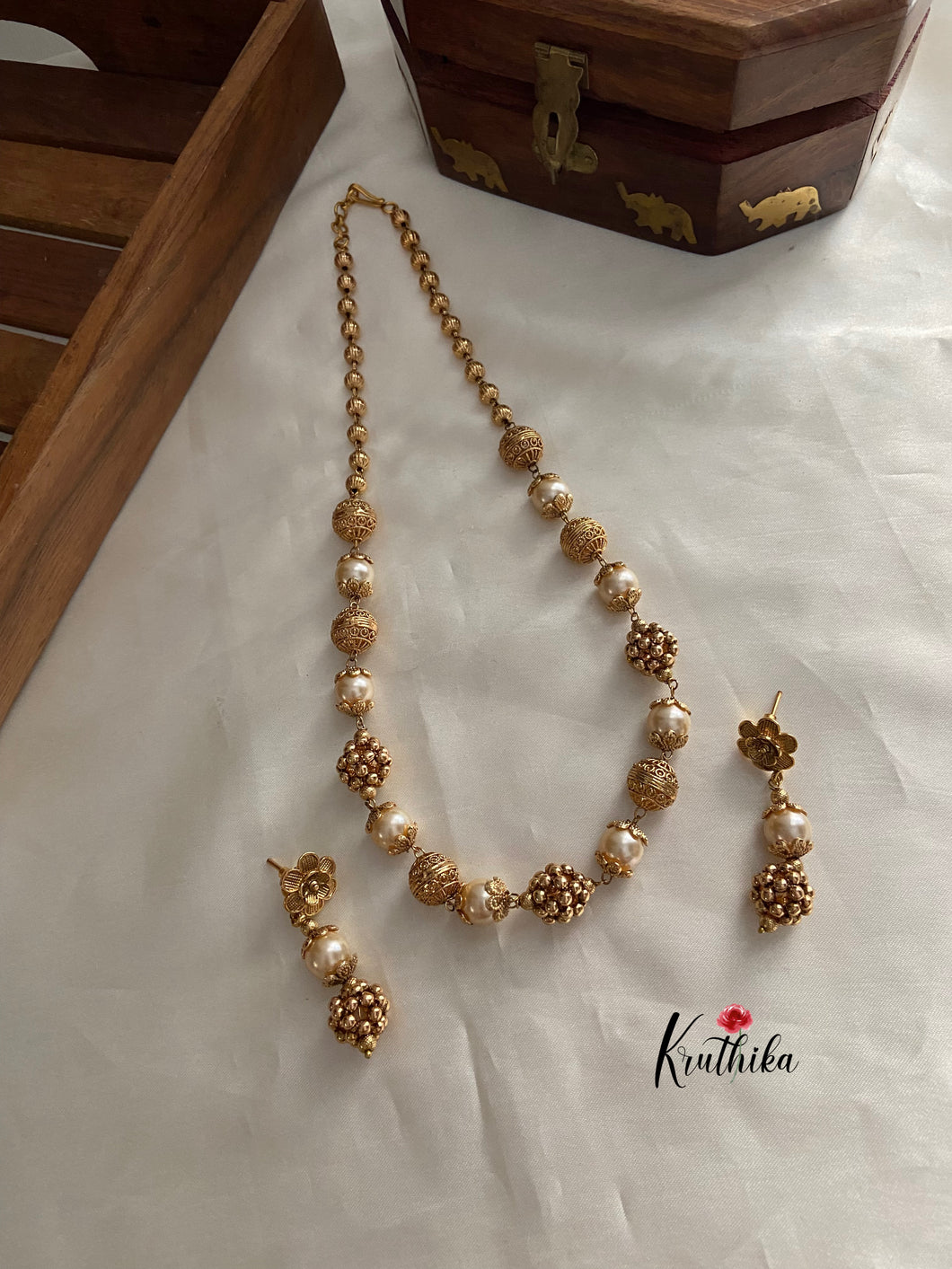 Antique pearls & golden beads maala NC819