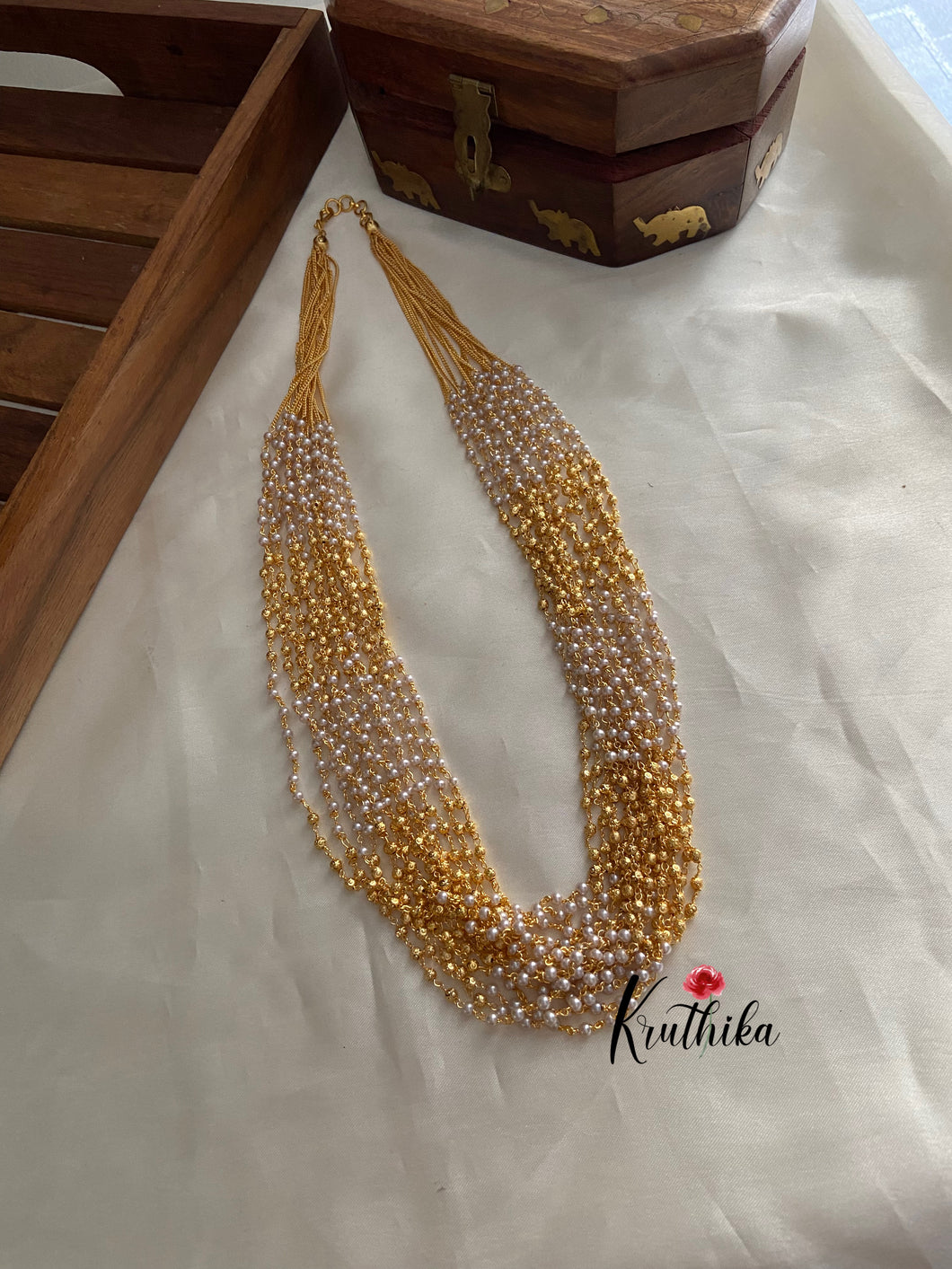 15 lines pearls & golden beads maala LH432