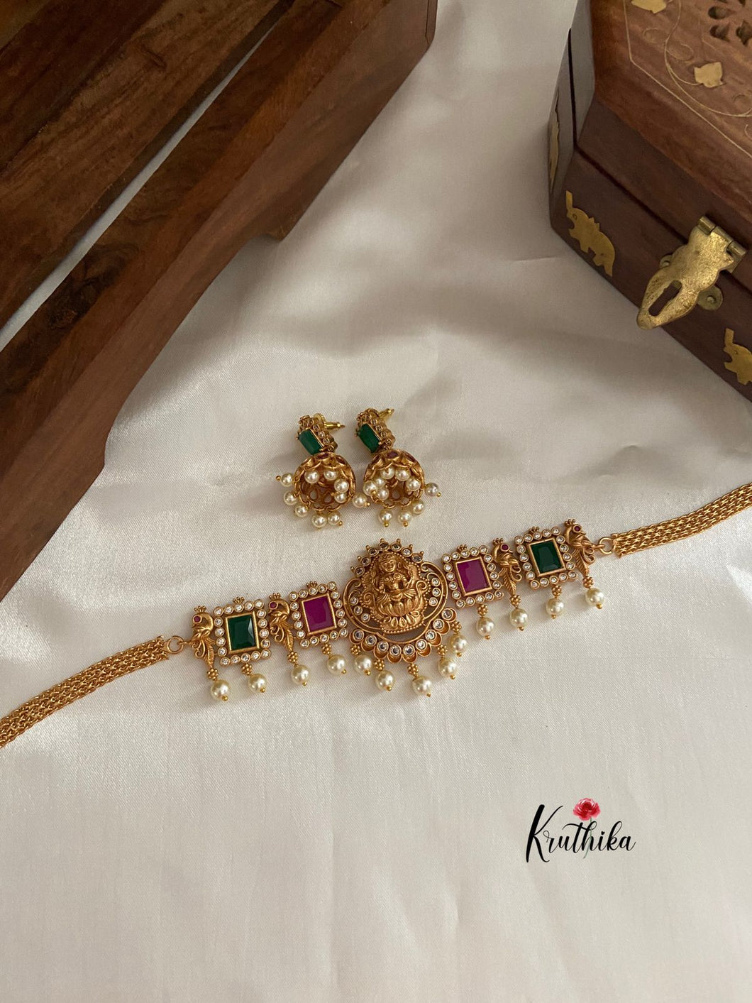 Simple multi stone Lakshmi choker NC556