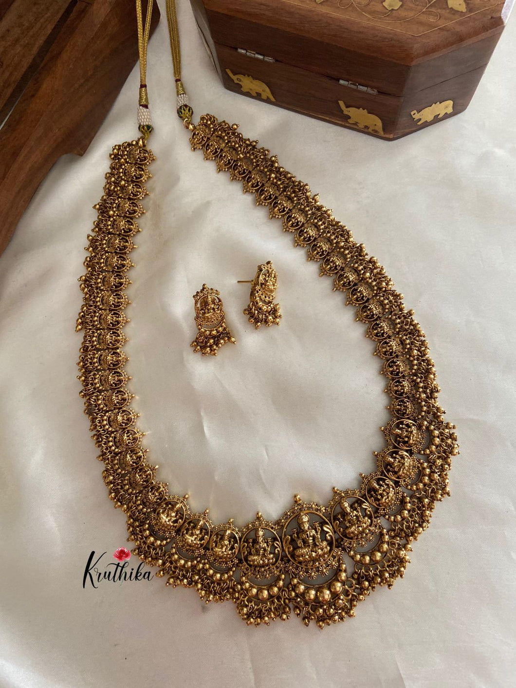 Premium Antique finish Lakshmi Devi Round pendants haaram LH253
