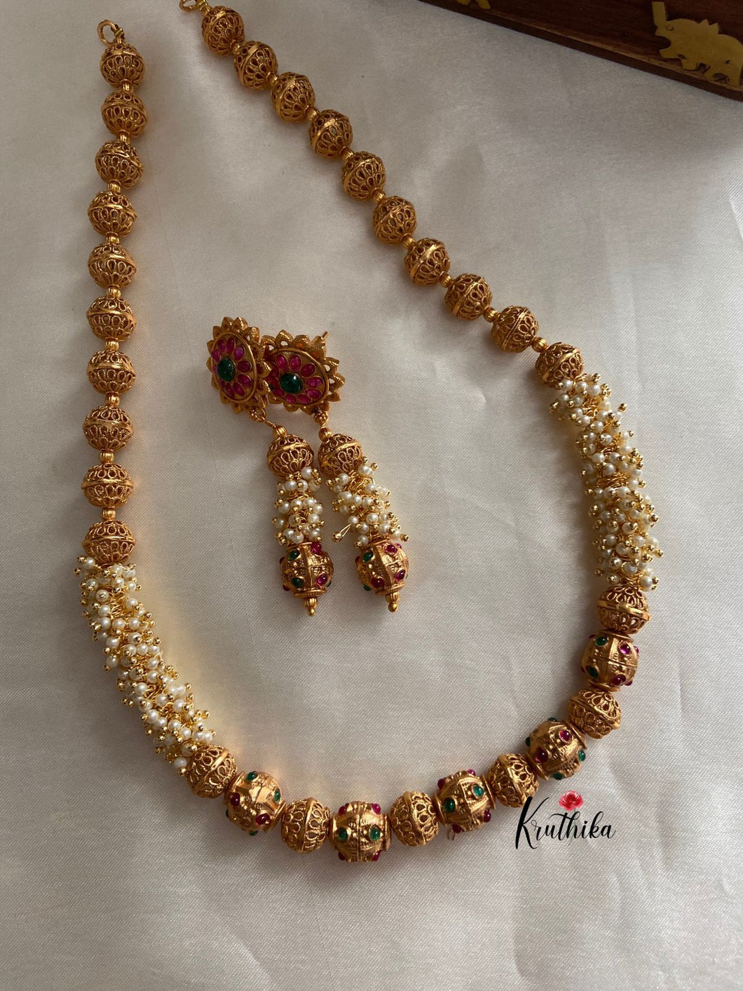 Golden beads & cluster pearls maala LH304