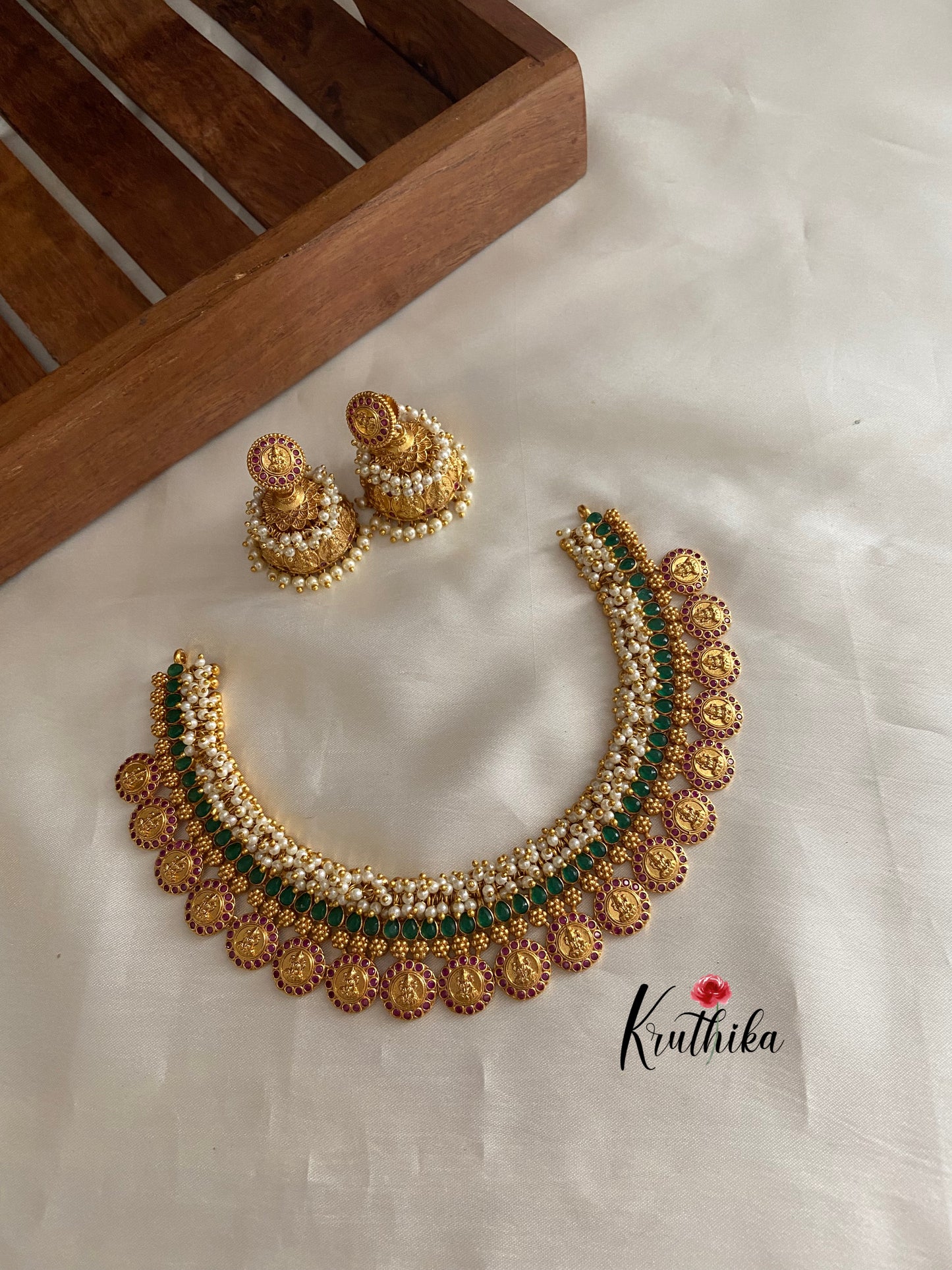 Cluster pearl emerald kasu choker NC769