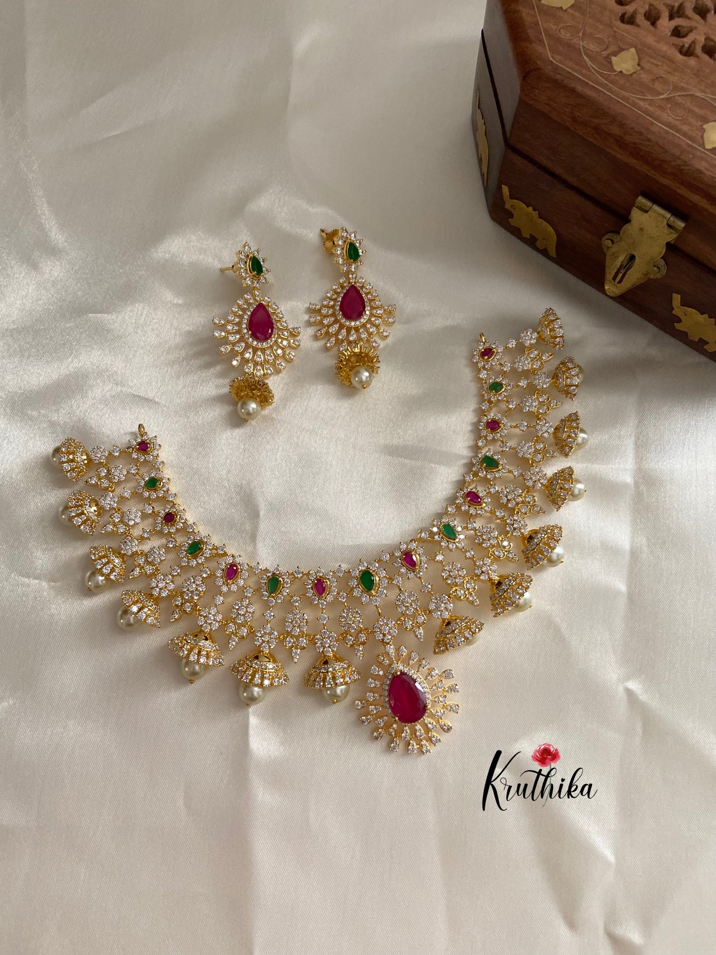 Heavy AD pearl drops choker NC517