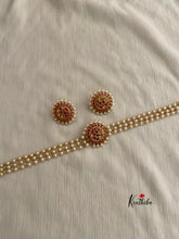 Pearls choker with round kemp pendant NC366