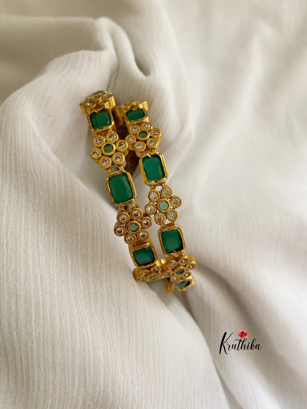Emerald bangles B42