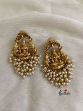 Cluster Pearl drops Temple earrings E135